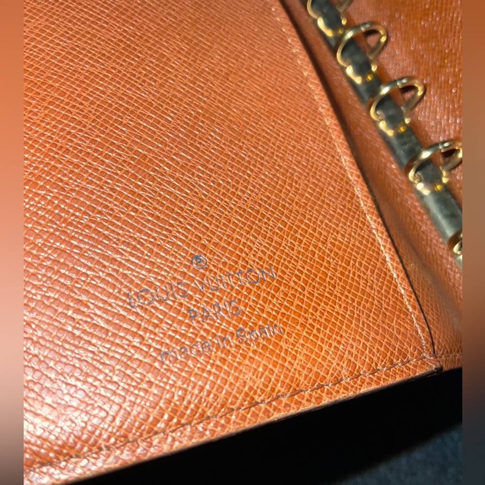 ✅AUTHENTIC LV AGENDA PM PASSPORT HOLDER - Picture 5 of 12
